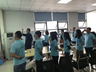 致東莞群鷹繼電器的小伙伴們，櫛風沐雨，砥礪前行！